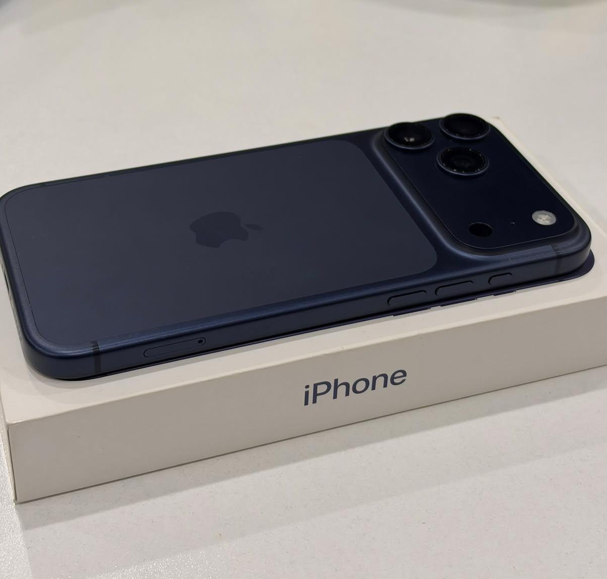 iPhone 17 Pro Max 256GB Deep Blue