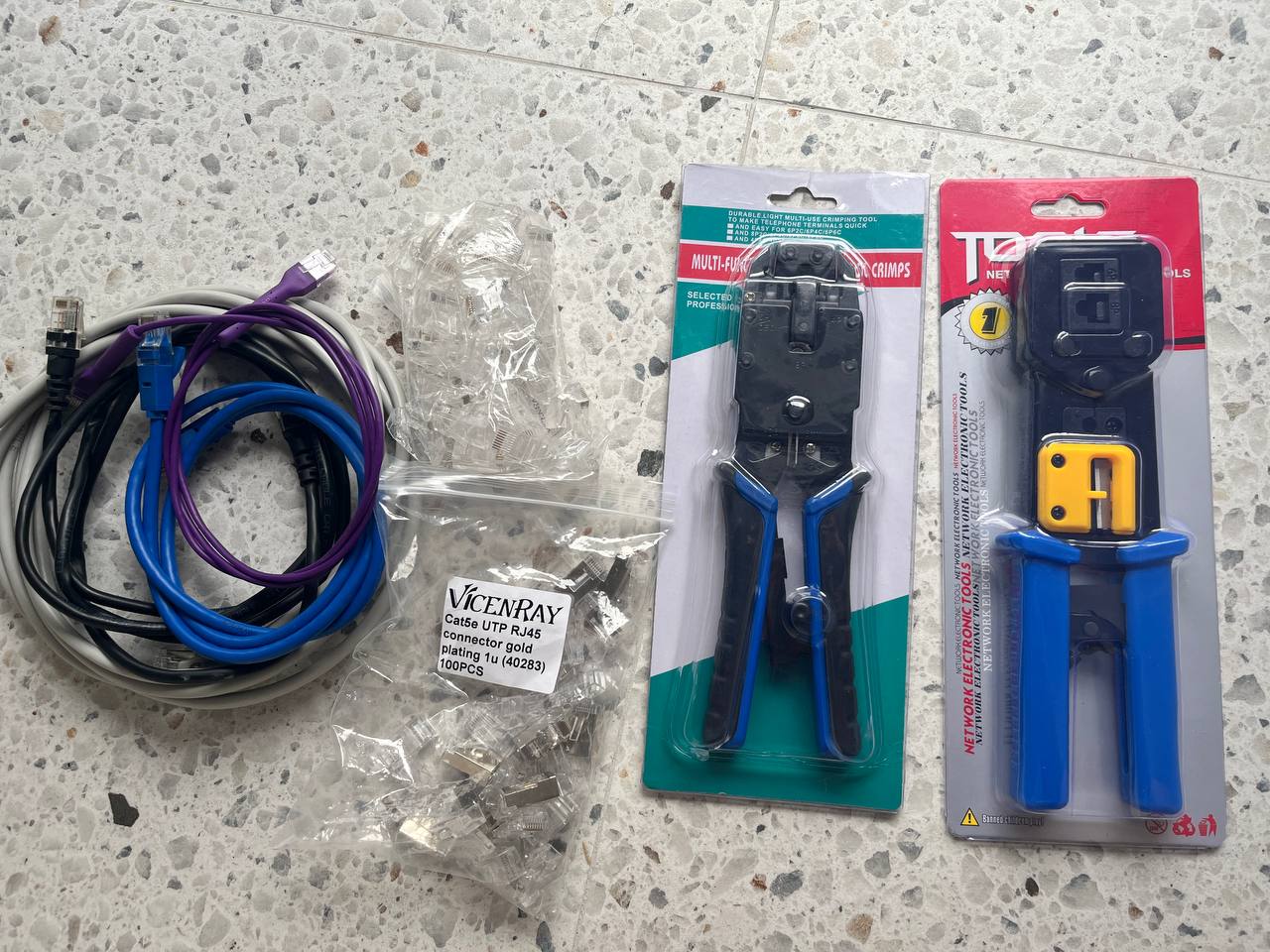 Две обжимки, 4 патч-корда, 100 вилок RJ45