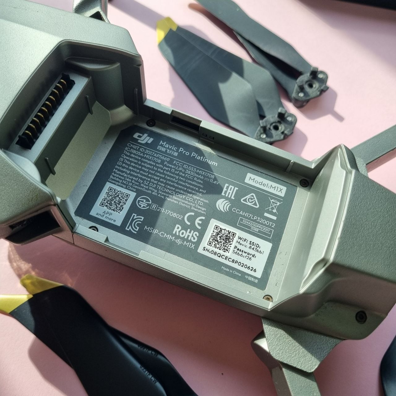 Квадрокоптер DJI Mavic Pro Platinum с комплектом аксессуаров