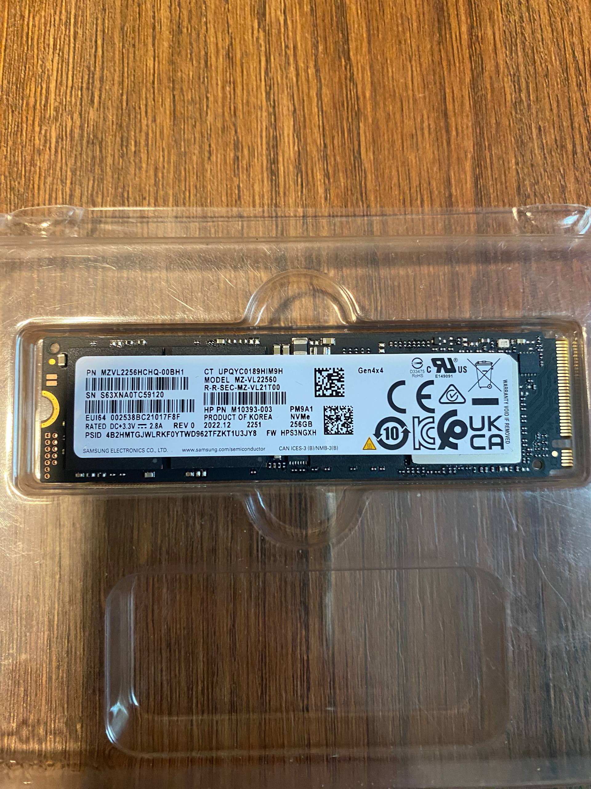 SSD Samsung MZ-VL22560 256GB M.2 NVMe PCIe 4.0