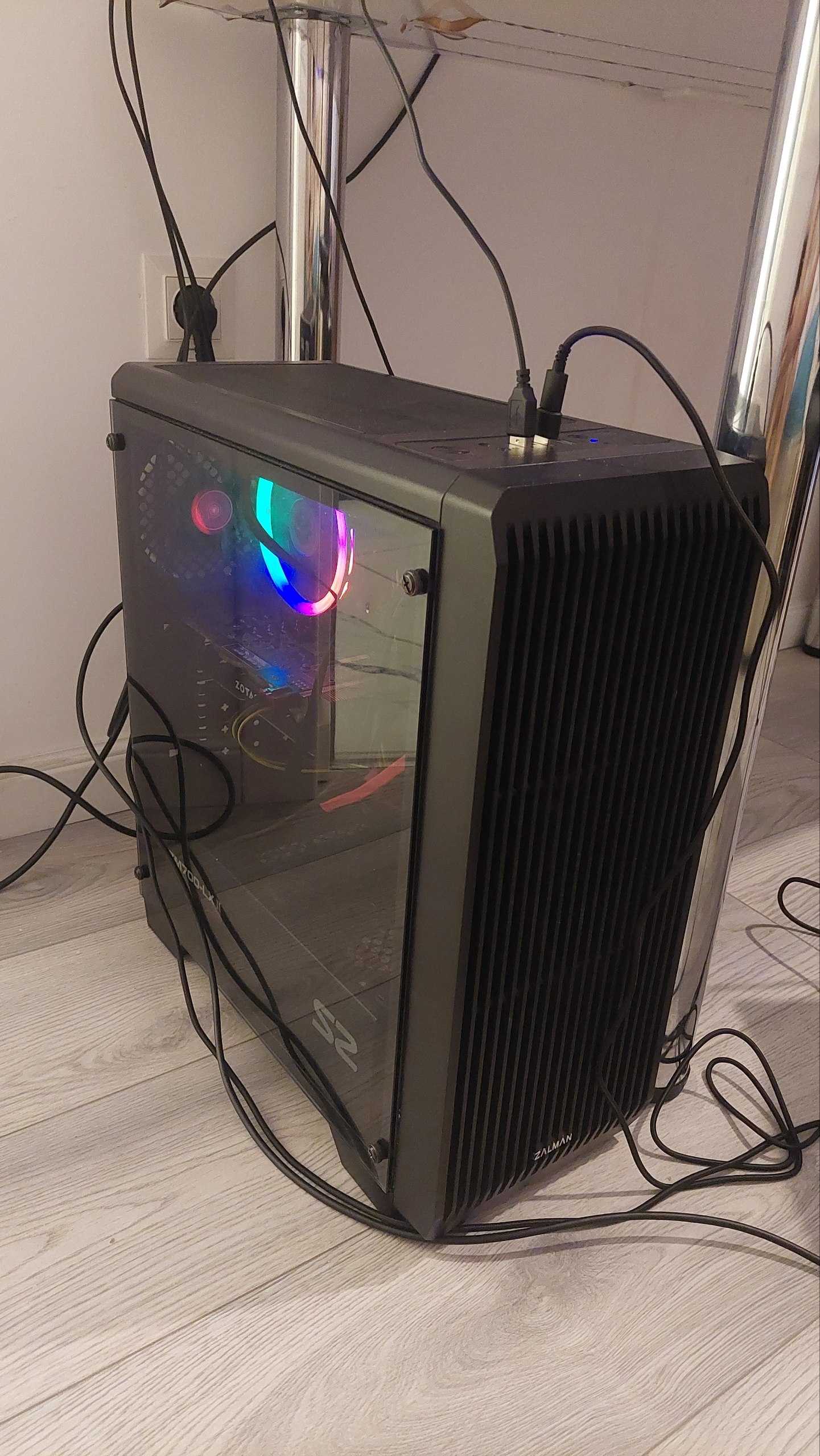 Системный блок: GTX 1070 8GB, i5-4440, 16GB RAM, SSD+HDD
