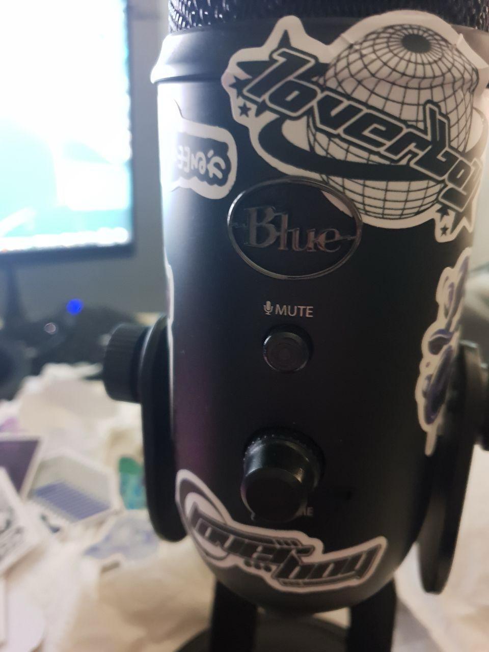 Микрофон Blue Yeti