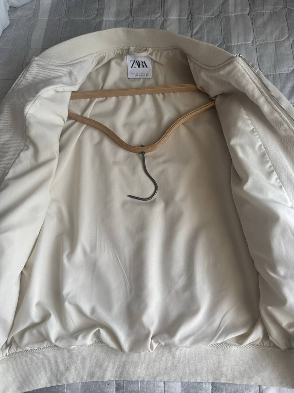 Куртка мужская Zara молочного цвета