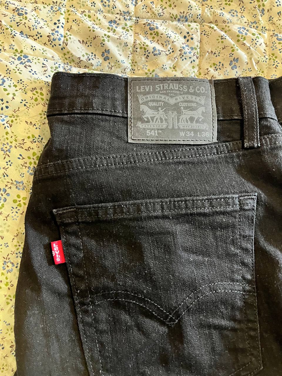 Джинсы Levi's 541 (2 пары, новые)