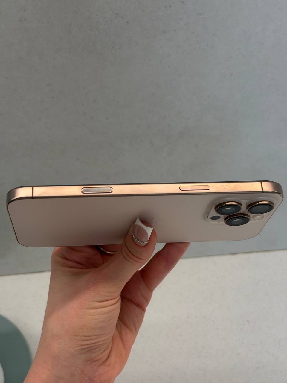 iPhone 16 Pro Max 512 ГБ e-SIM