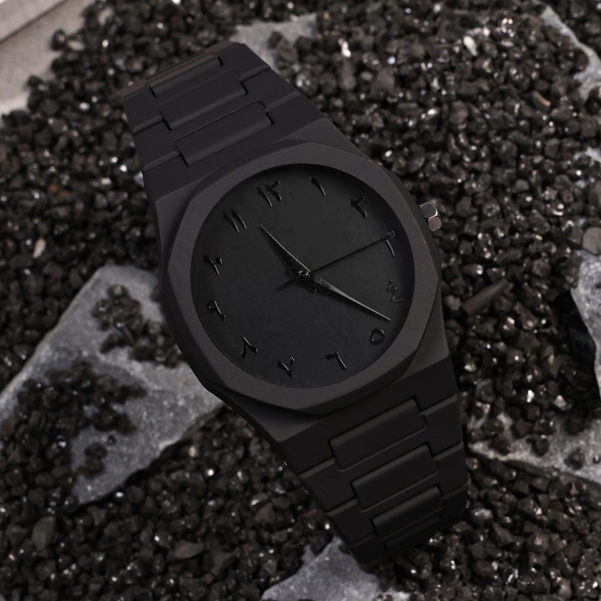 Часы в стиле Total Black
