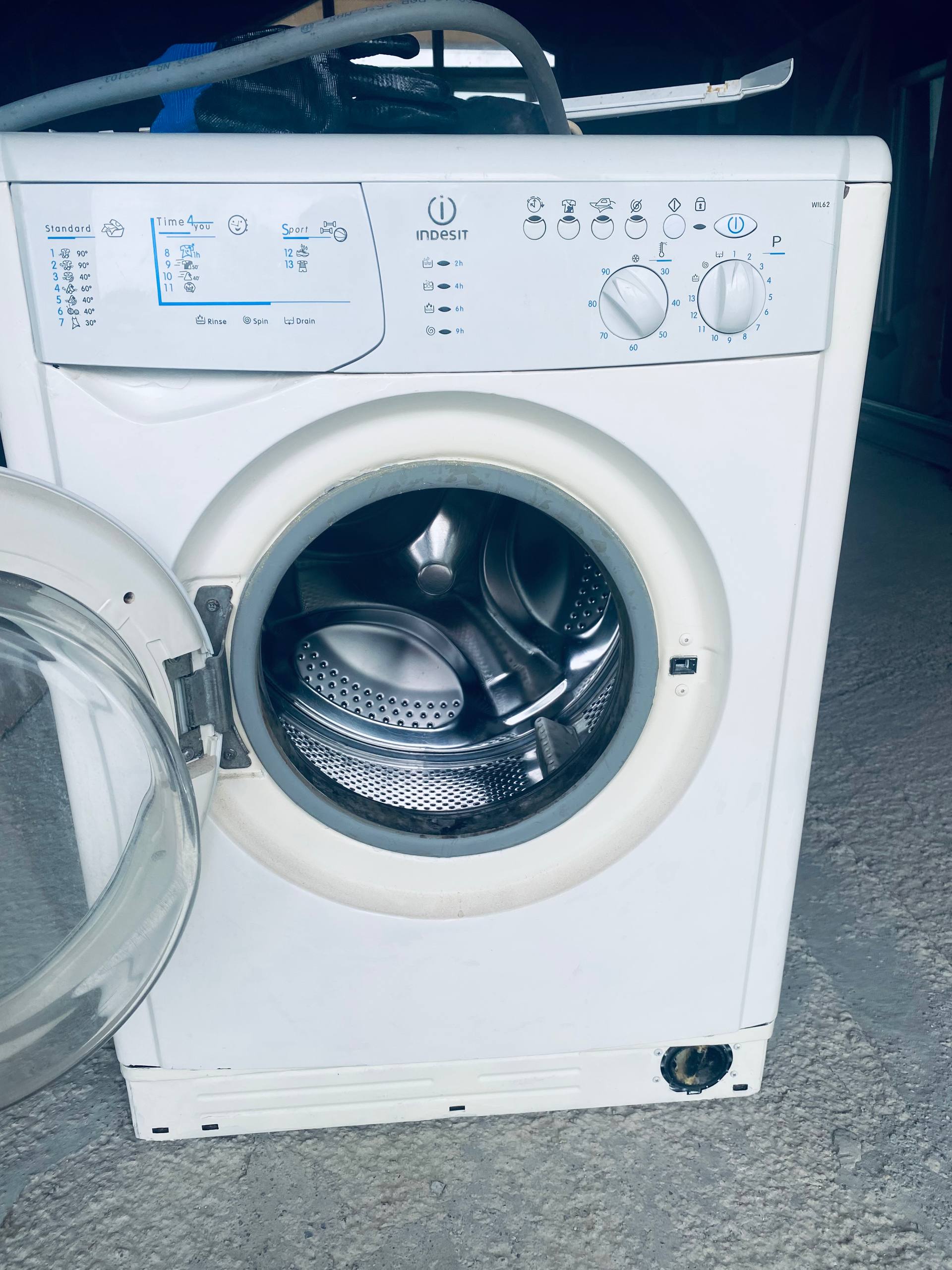 Стиральная машина Indesit WIL 62