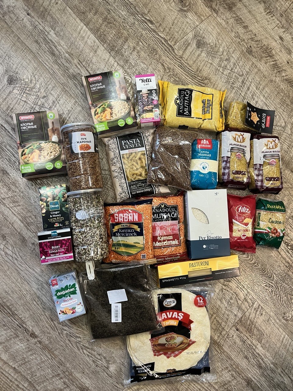 Набор продуктов: крупы, макароны, чай, рис и другое