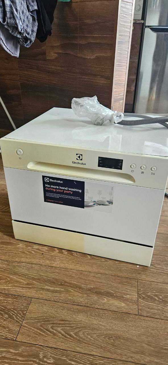 Посудомоечная машина Electrolux ESF2400OW