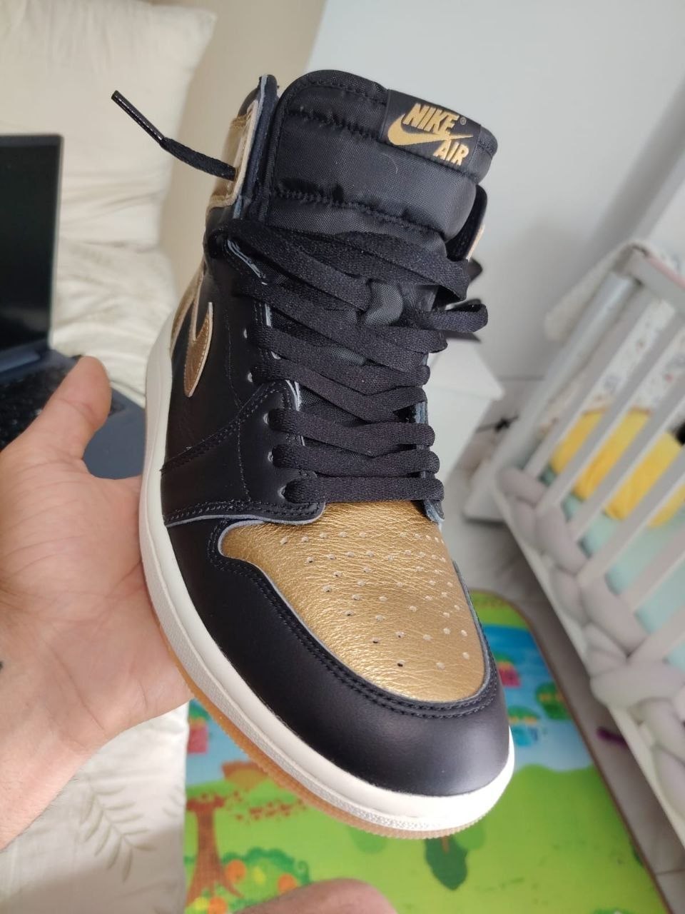 Кроссовки Jordan 1 Mid Metallic Gold