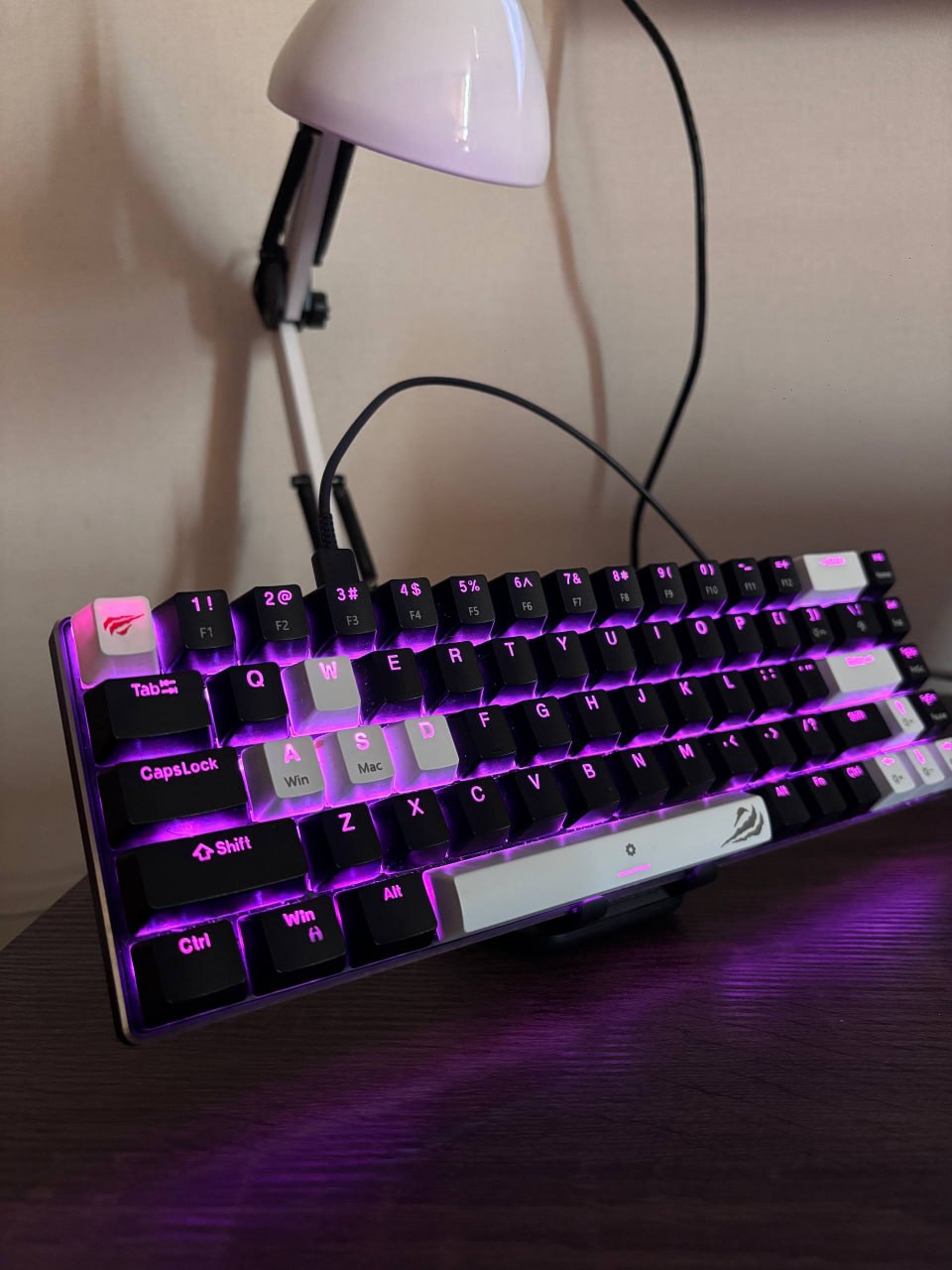Механическая клавиатура с переключателями White Switch и RGB подсветкой