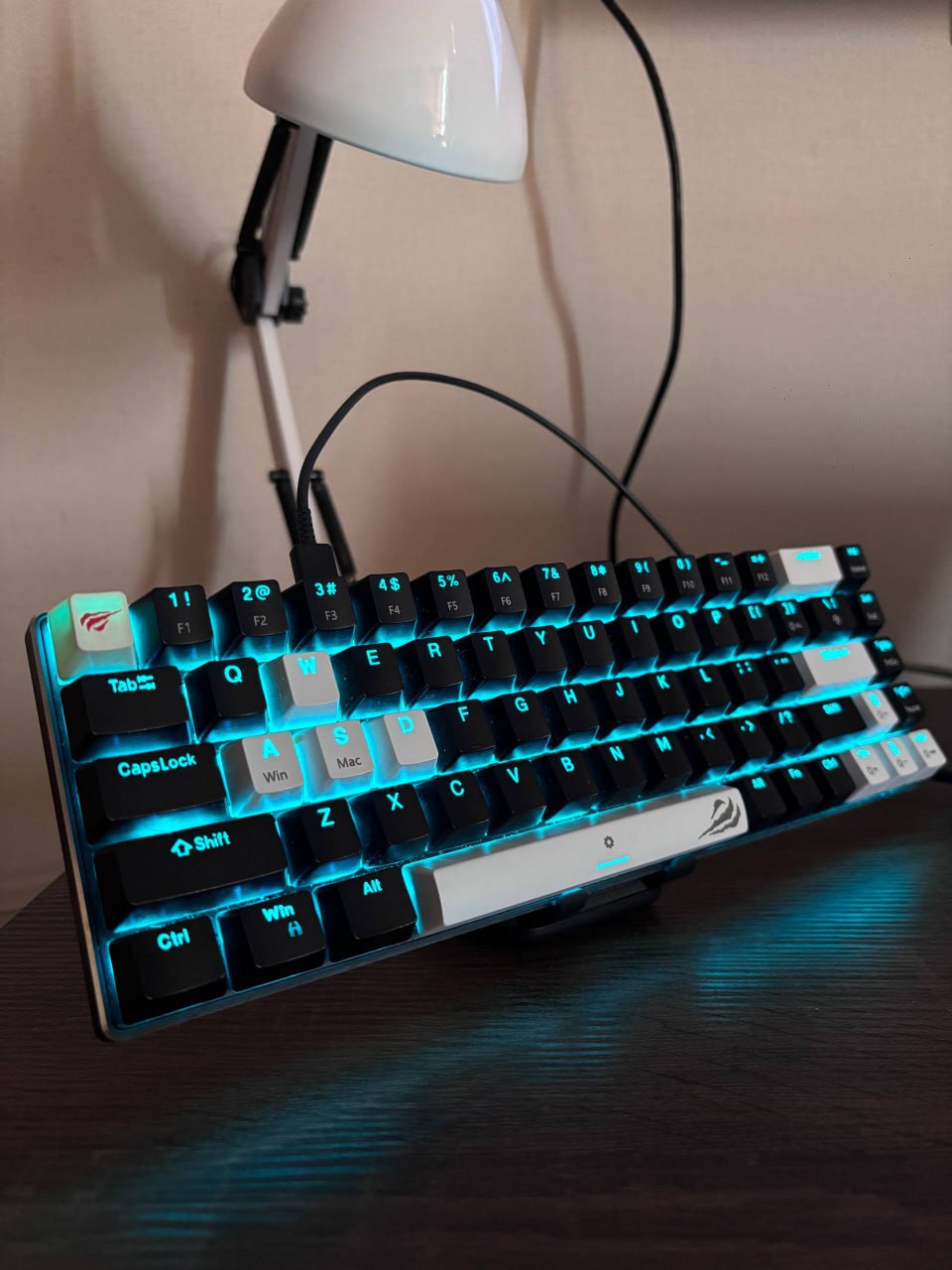 Механическая клавиатура с переключателями White Switch и RGB подсветкой