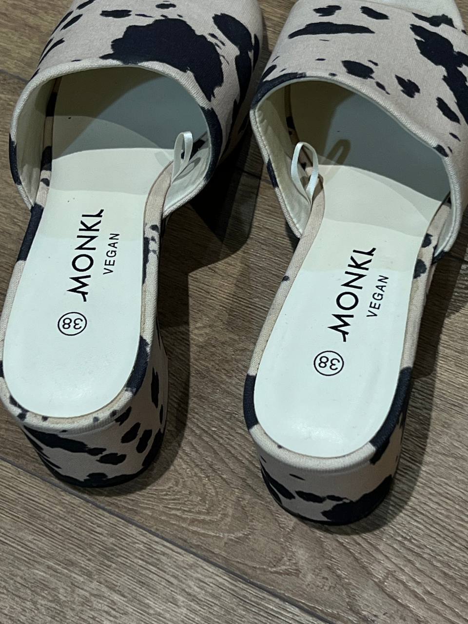 Мюли с коровьим принтом Monki, 38 размер