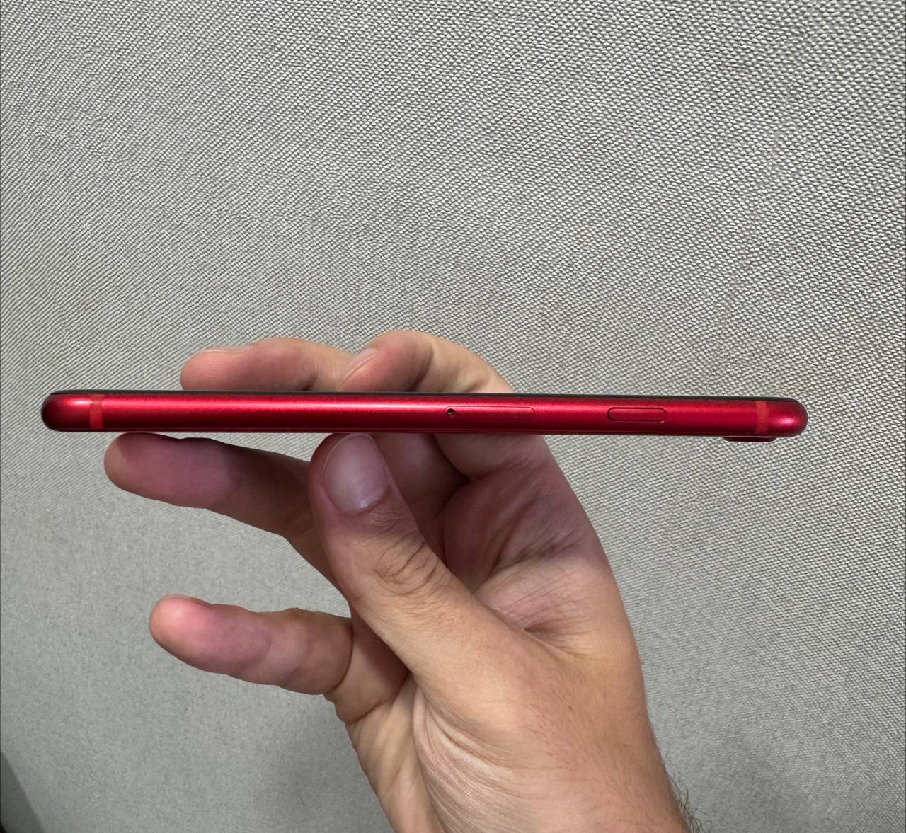 iPhone 8 Red 64 ГБ