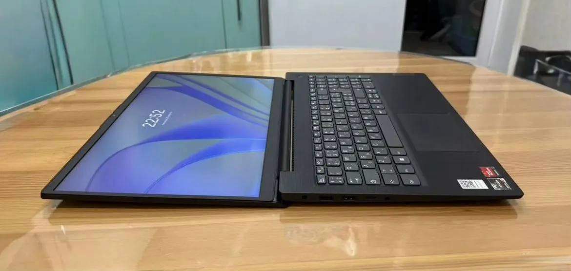 Ноутбук Lenovo V15