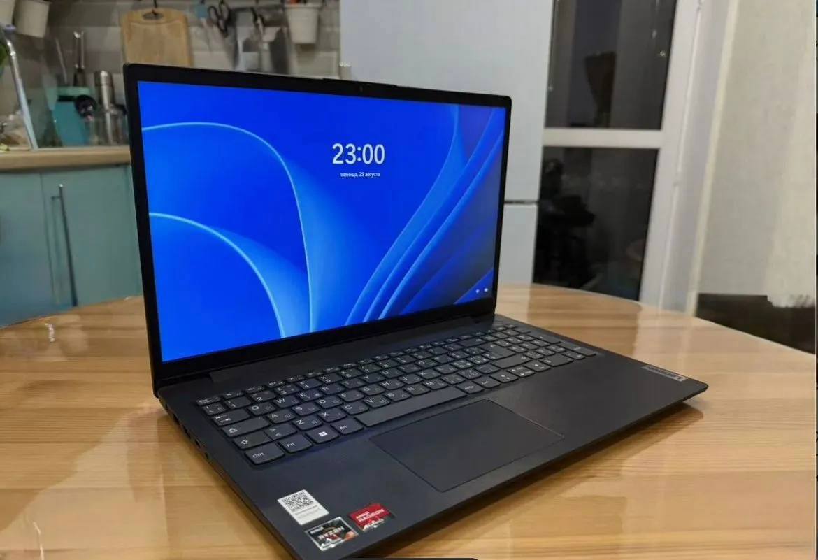 Ноутбук Lenovo V15