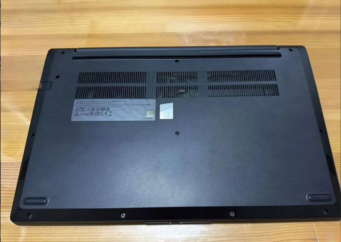 Ноутбук Lenovo V15