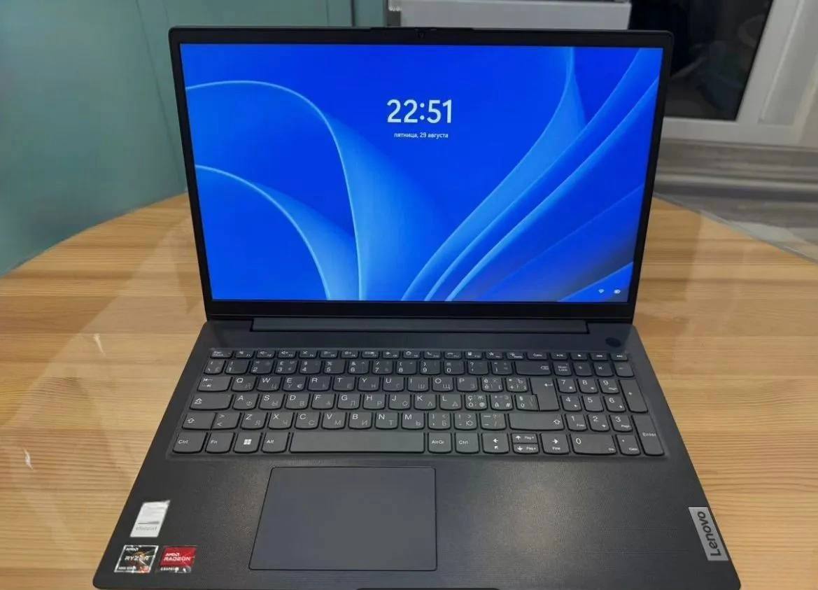 Ноутбук Lenovo V15