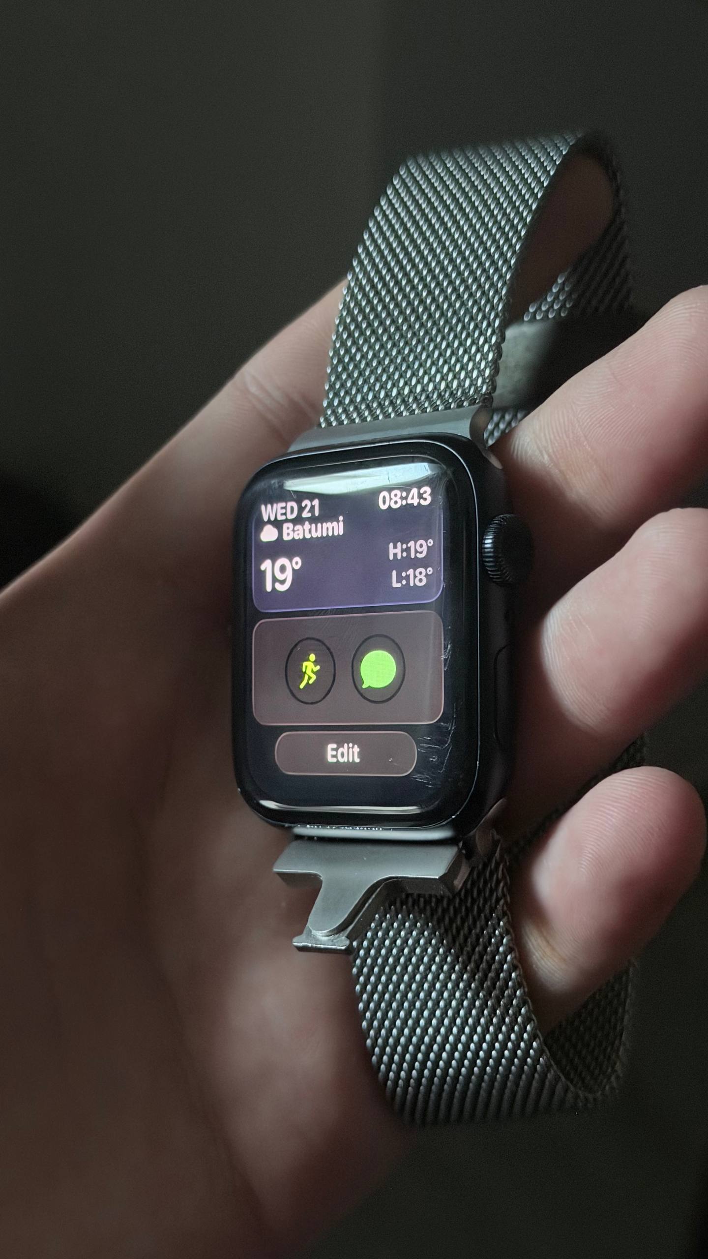 Apple Watch SE (2) с царапиной на стекле