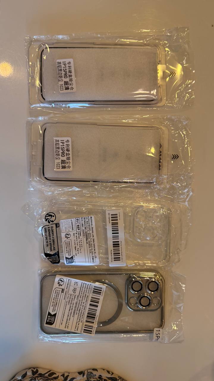 Комплект аксессуаров для iPhone 15 Pro: 2 чехла и 2 защитных стекла