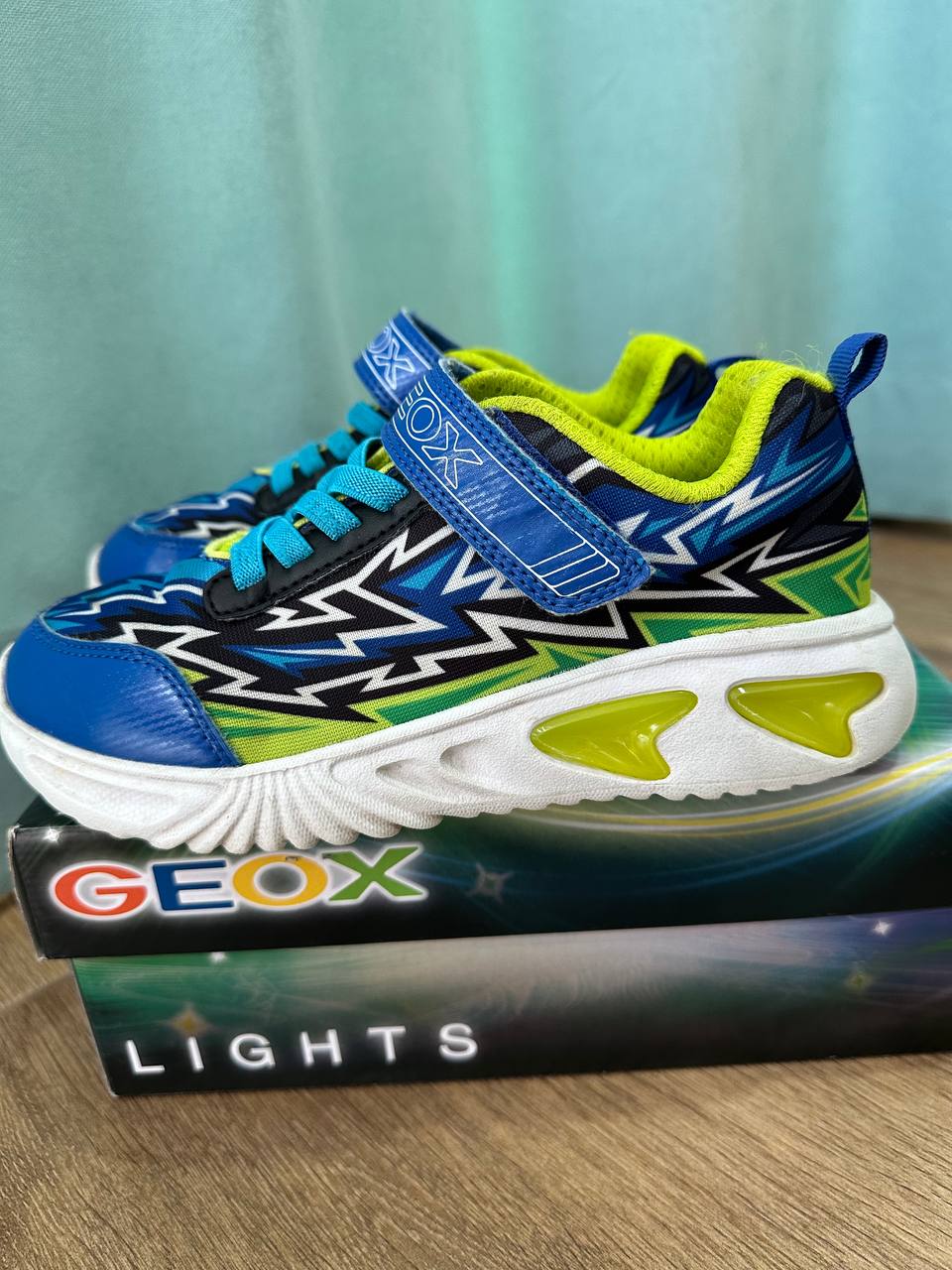 Детские кроссовки Geox с подсветкой, 33 размер