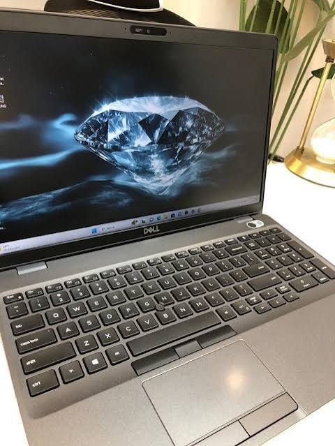 Ноутбук Dell 5500, Core i7, 16 ГБ, SSD 256 ГБ