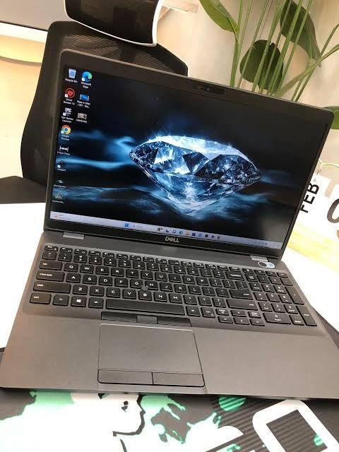 Ноутбук Dell 5500, Core i7, 16 ГБ, SSD 256 ГБ