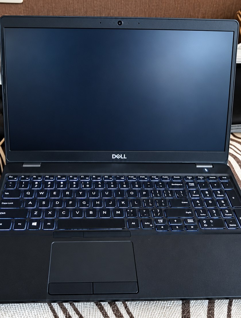 Ноутбук Dell 5500, Core i7, 16 ГБ, SSD 256 ГБ