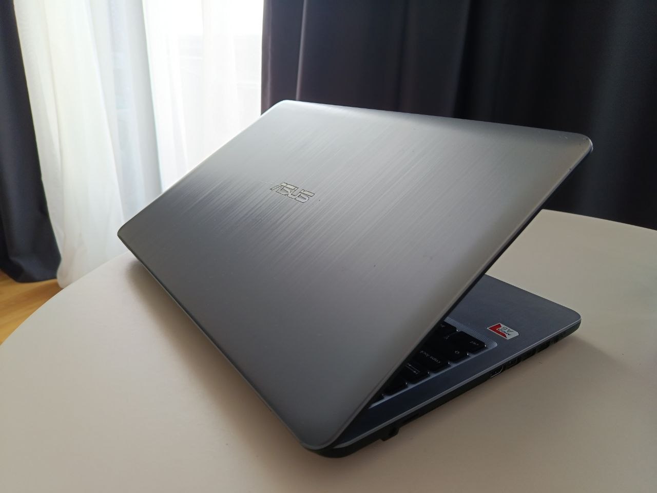 Ноутбук ASUS VivoBook (AMD A6-9225, 8 ГБ, 1 ТБ)