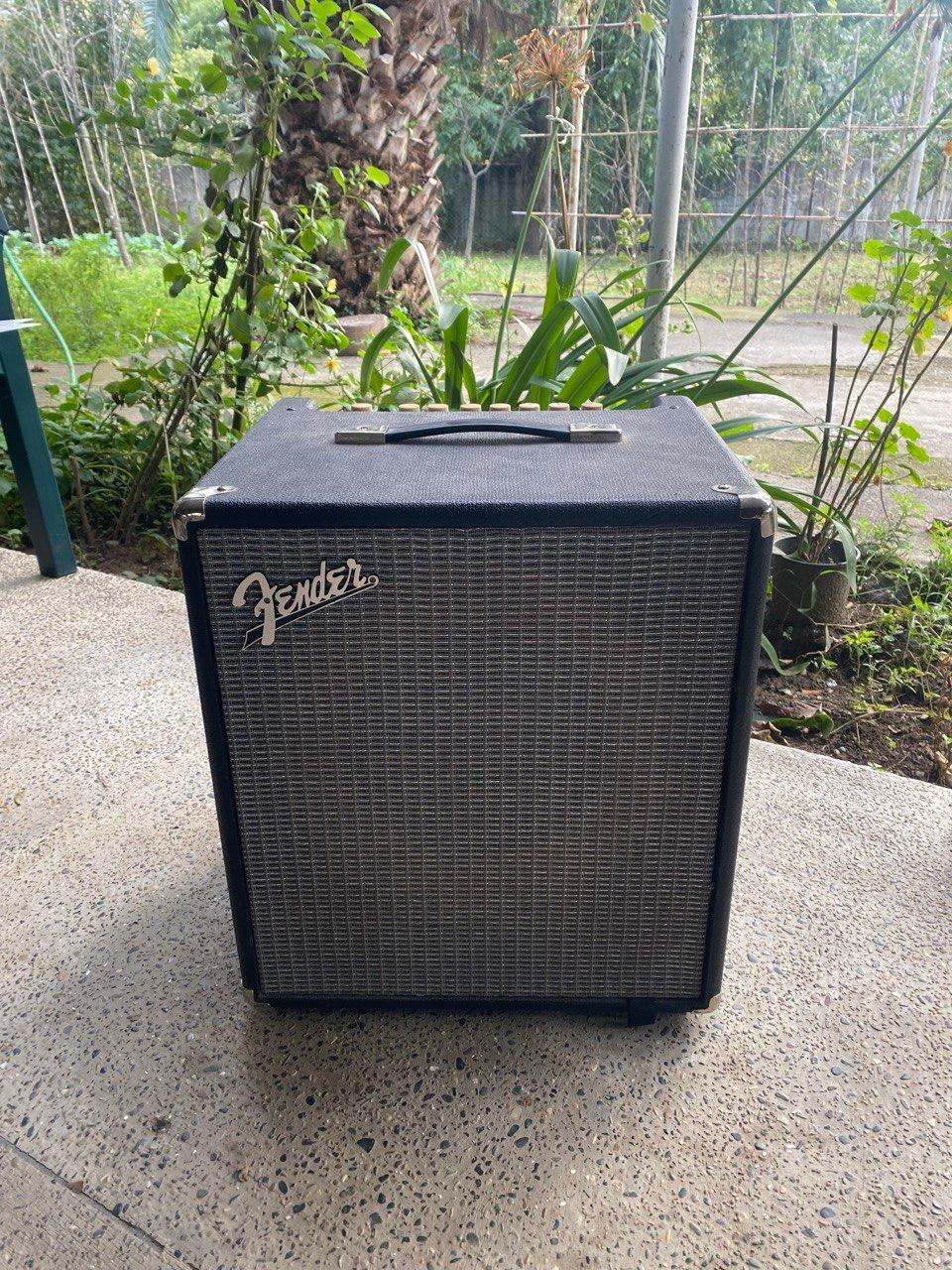 Басовый комбик Fender Rumble 100