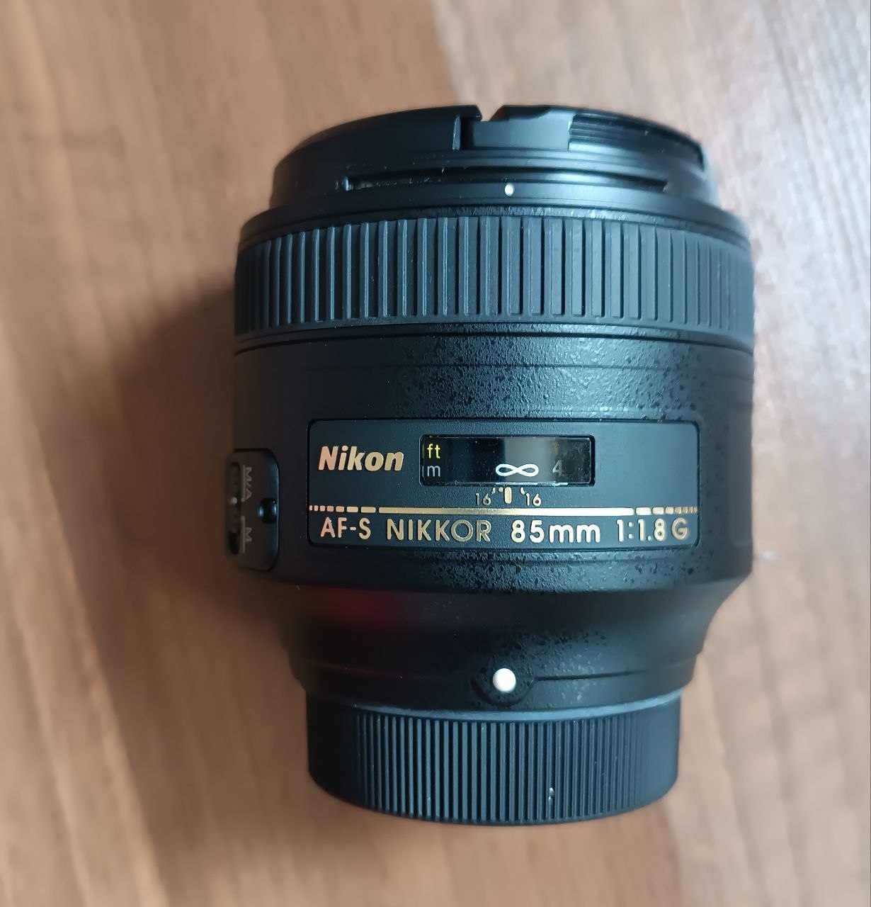 Объектив Nikon 85mm f/1.8