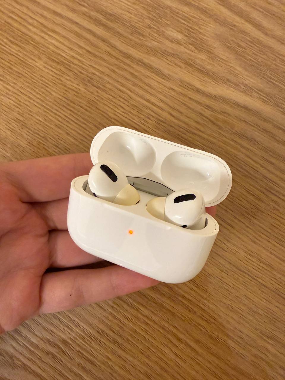 Наушники Apple AirPods (версия 6F21)