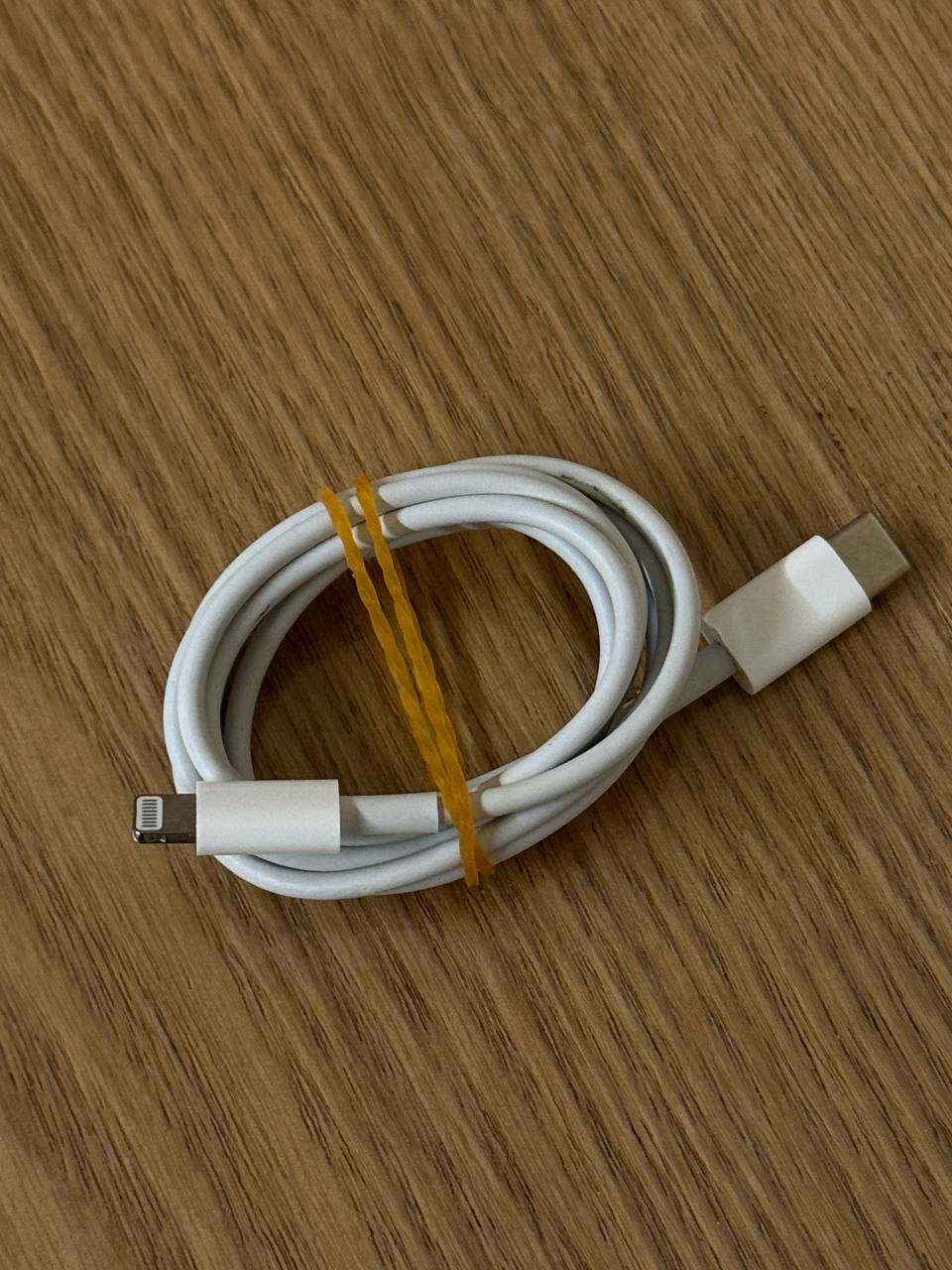 Наушники Apple AirPods (версия 6F21)