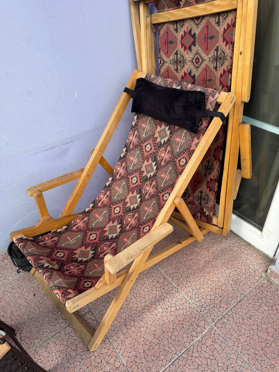 Деревянный шезлонг