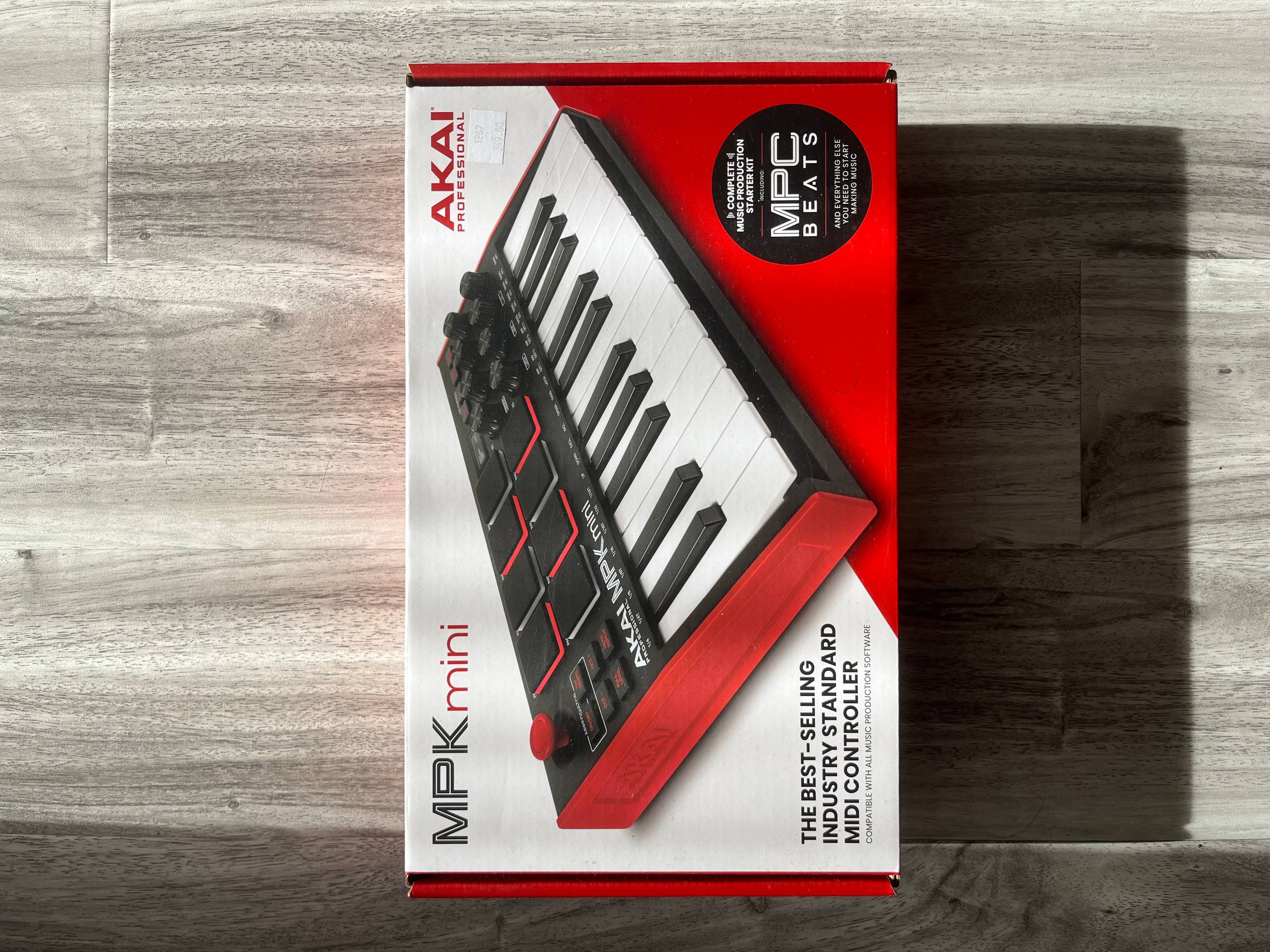 MIDI клавиатура Akai MPK mini