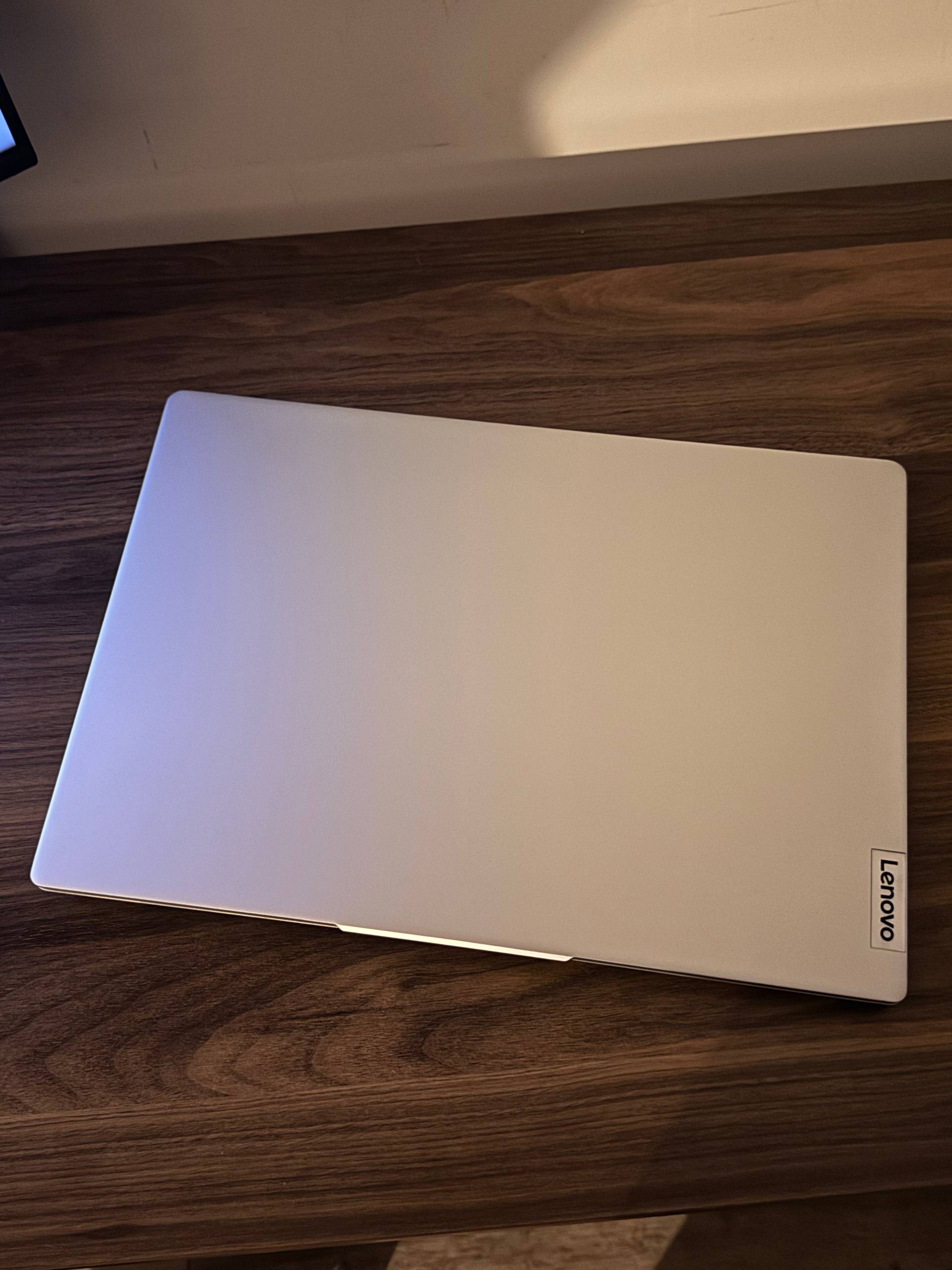 Lenovo IdeaPad Slim 5 16IAH8 (83BG001CRA)