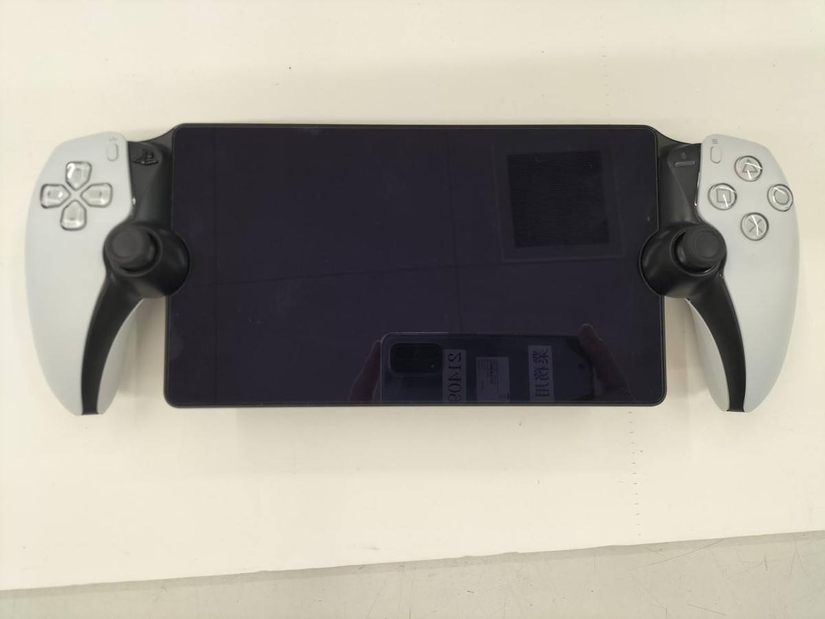 PlayStation Portal с защитным стеклом