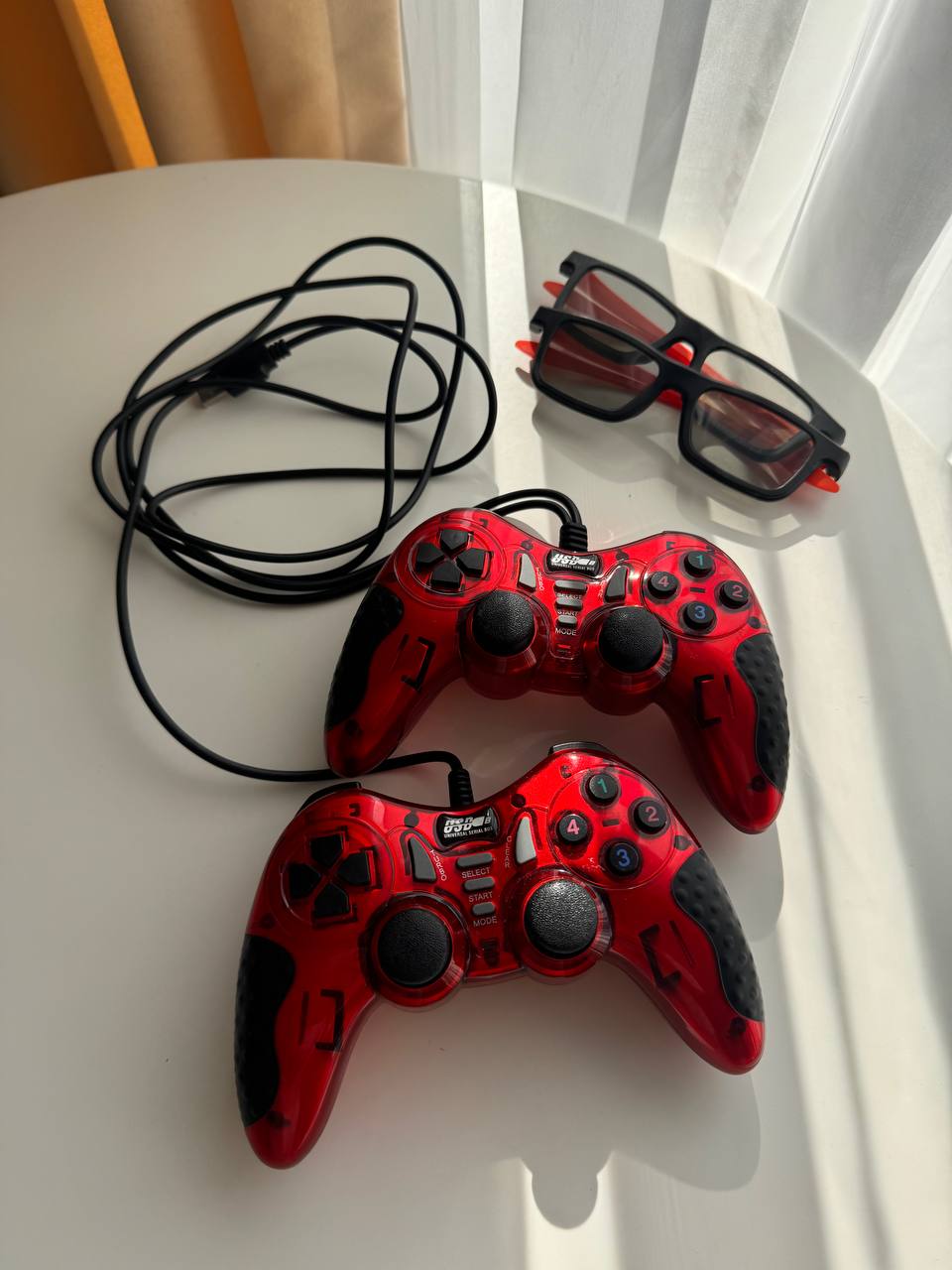 Игровые джойстики 2 шт. с 3D очками в подарок