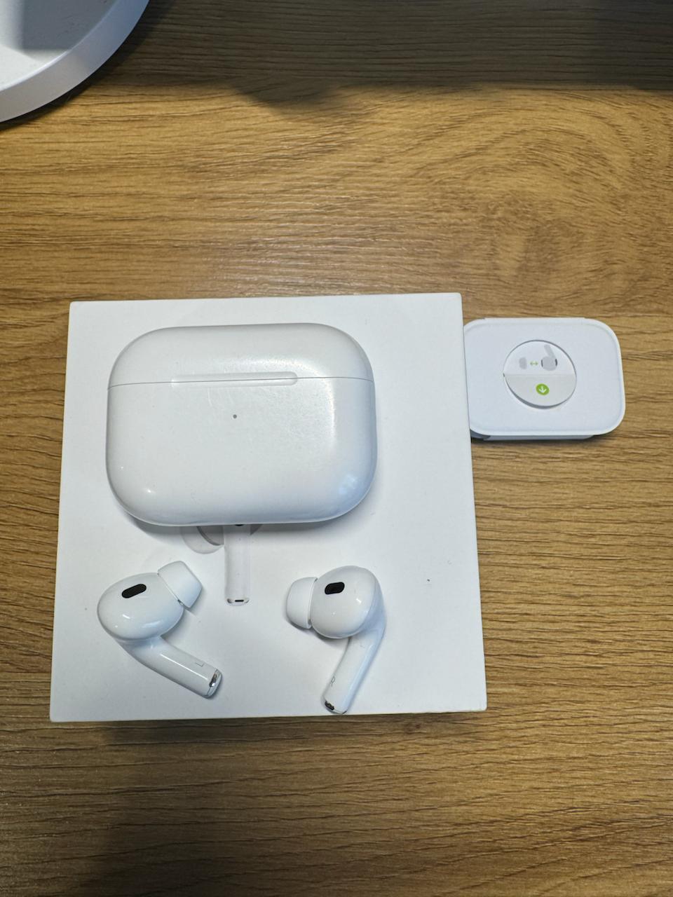Apple AirPods Pro 2 (Lightning, MagSafe)