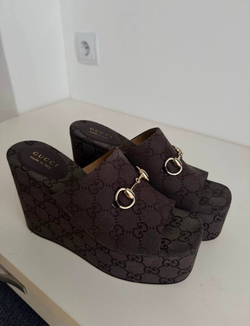 Gucci Carmen сандалии 39EU