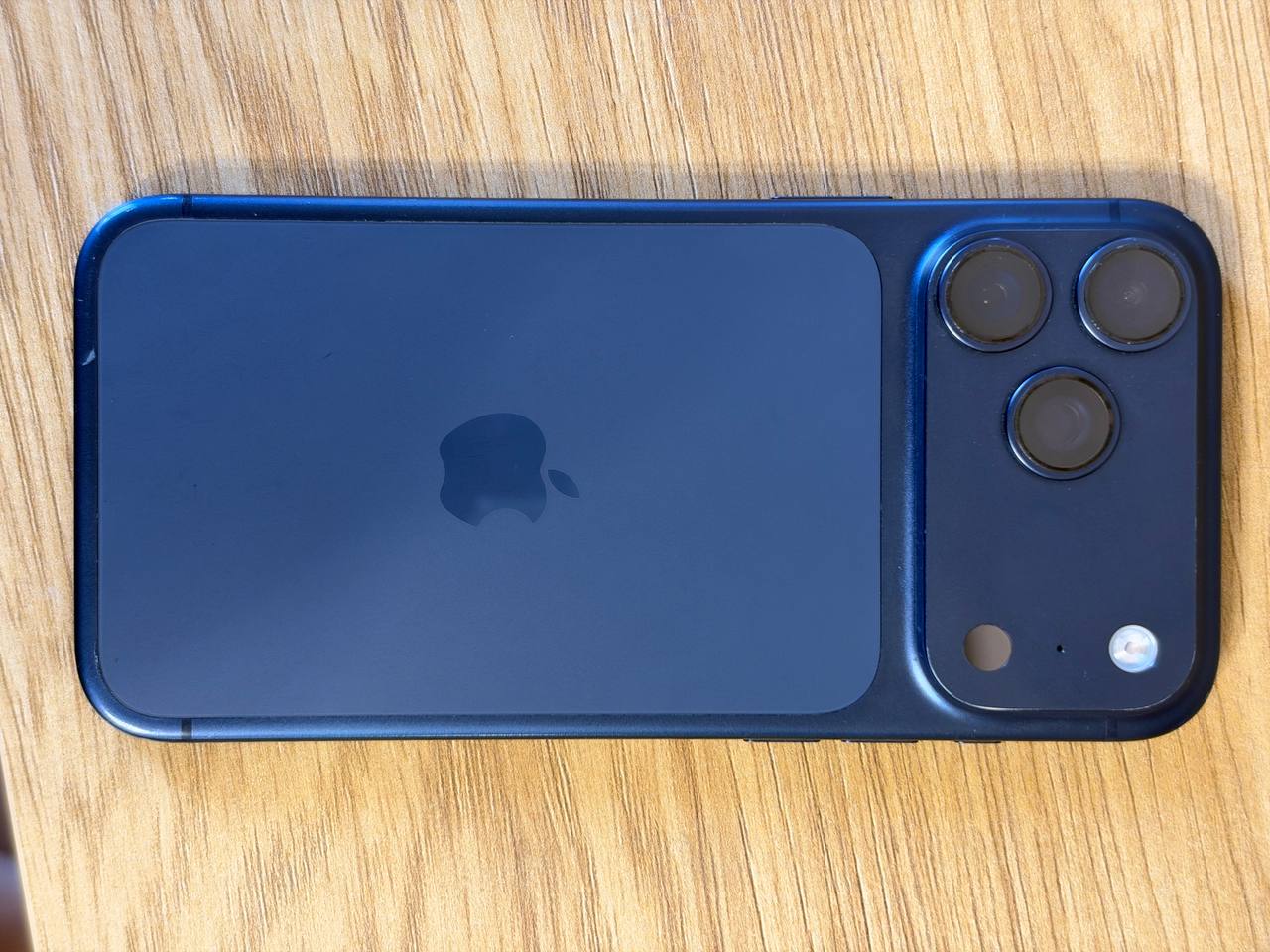 iPhone 17 Pro Max 256 ГБ eSIM-only Deep Blue