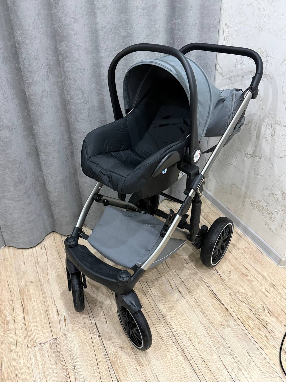 Коляска Kidilo 3 в 1 (люлька, прогулочный блок, автокресло)