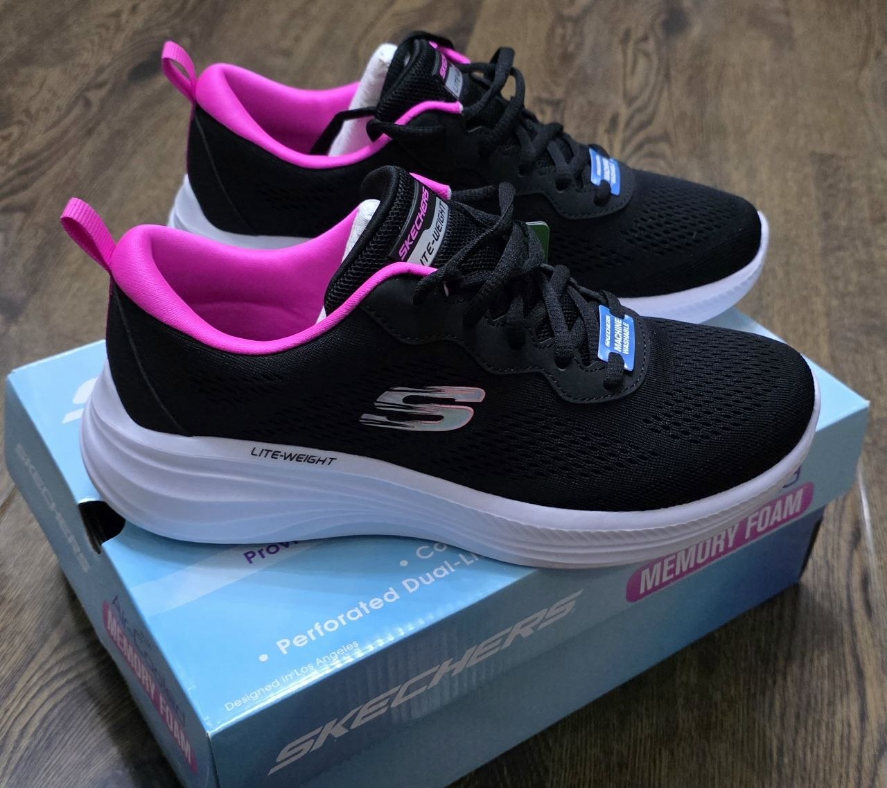 Женские кроссовки Skechers, размер 38