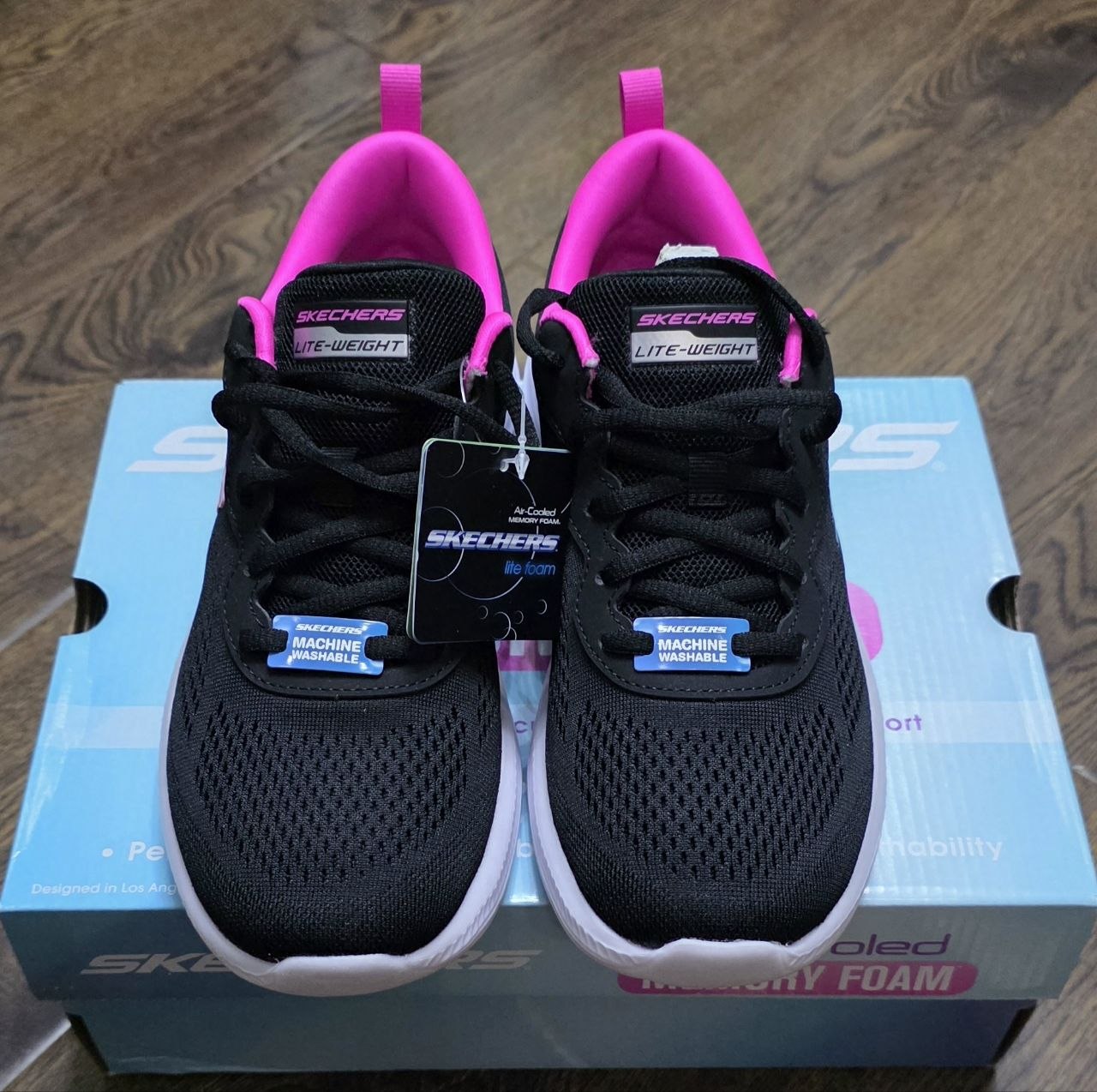 Женские кроссовки Skechers, размер 38
