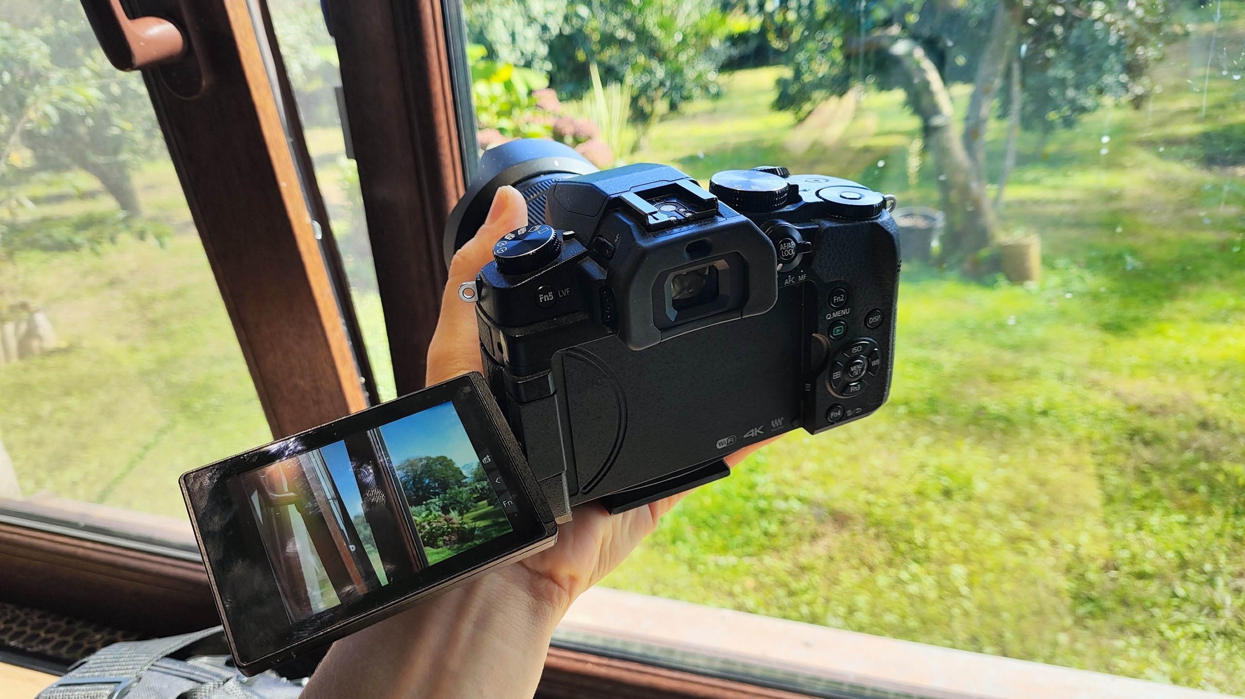 Panasonic Lumix DMC-G85 + объектив Lumix G Vario 12–60mm
