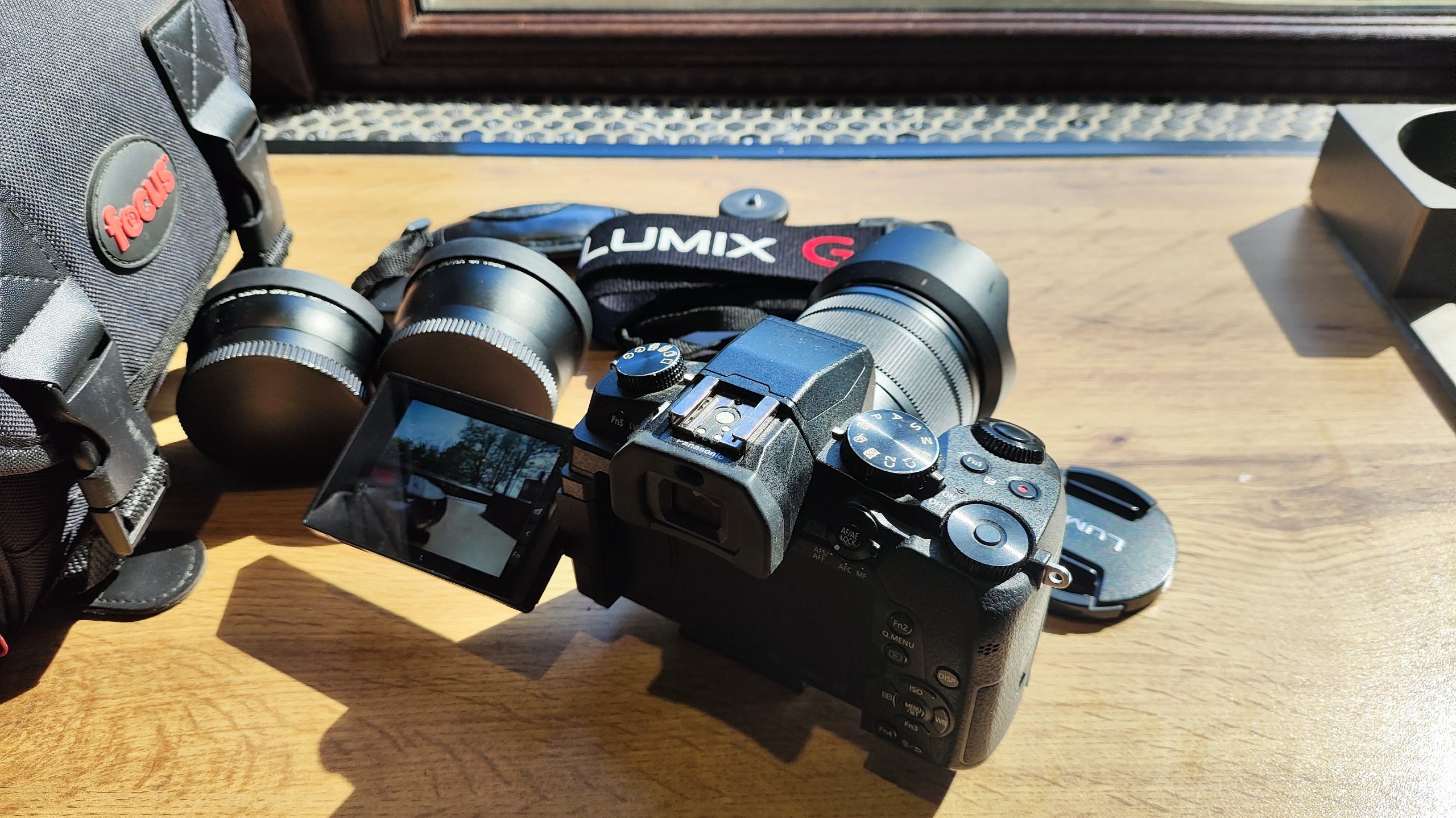 Panasonic Lumix DMC-G85 + объектив Lumix G Vario 12–60mm