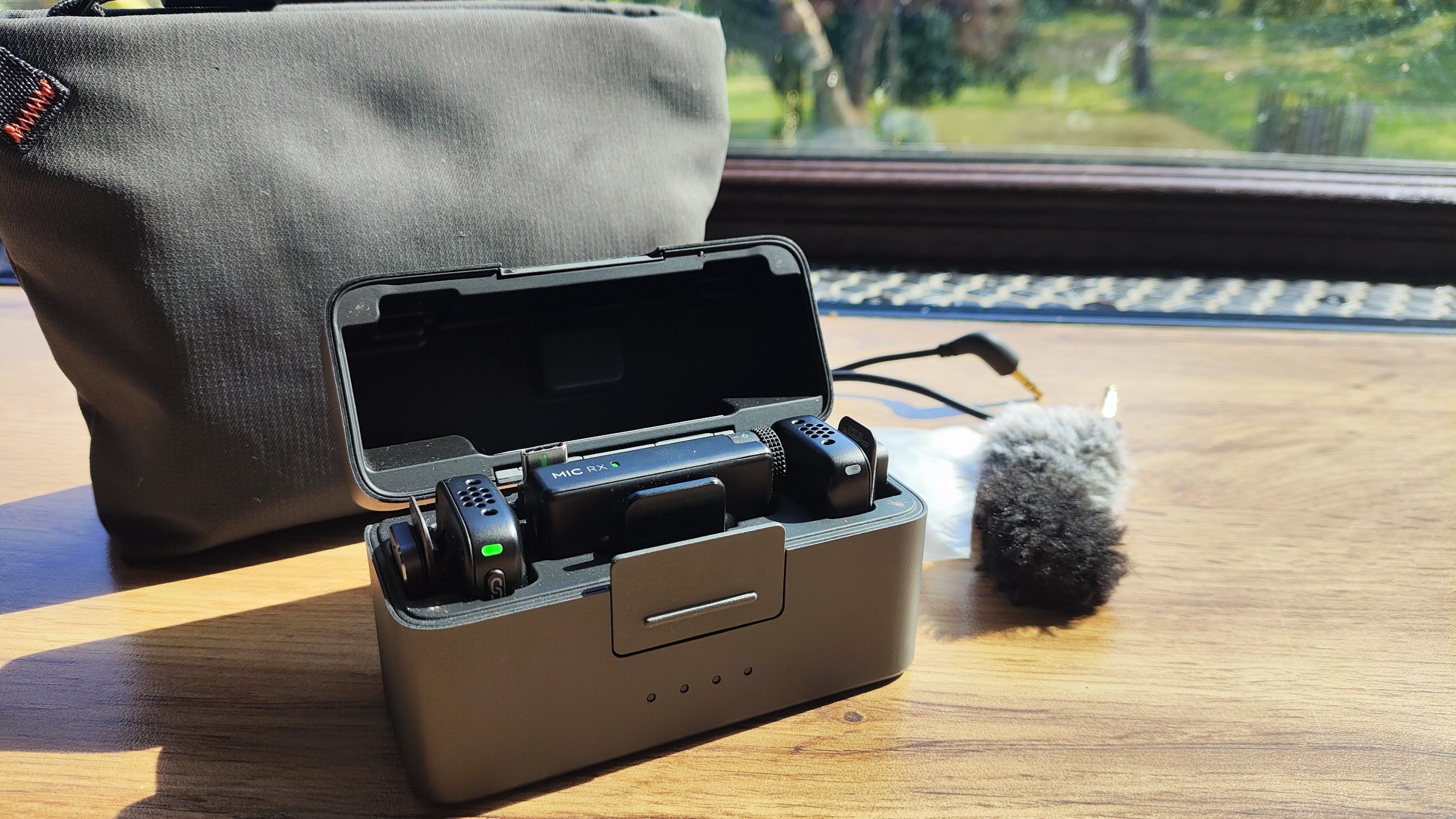 Беспроводная микрофонная система DJI Mic Mini (2 передатчика + приёмник + кейс)