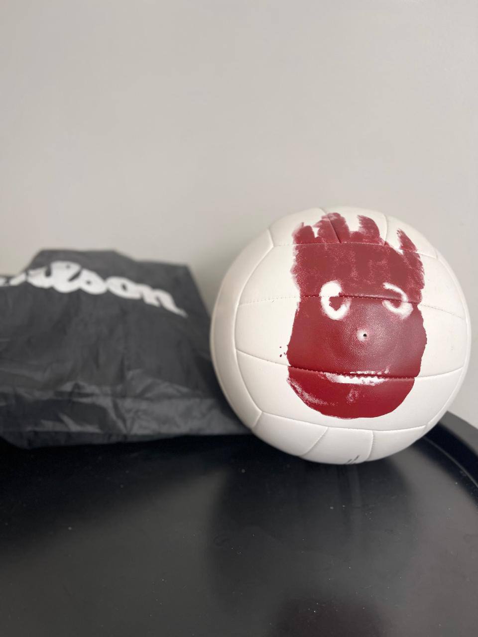 Волейбольный мяч Wilson с лицом из фильма «Изгой»