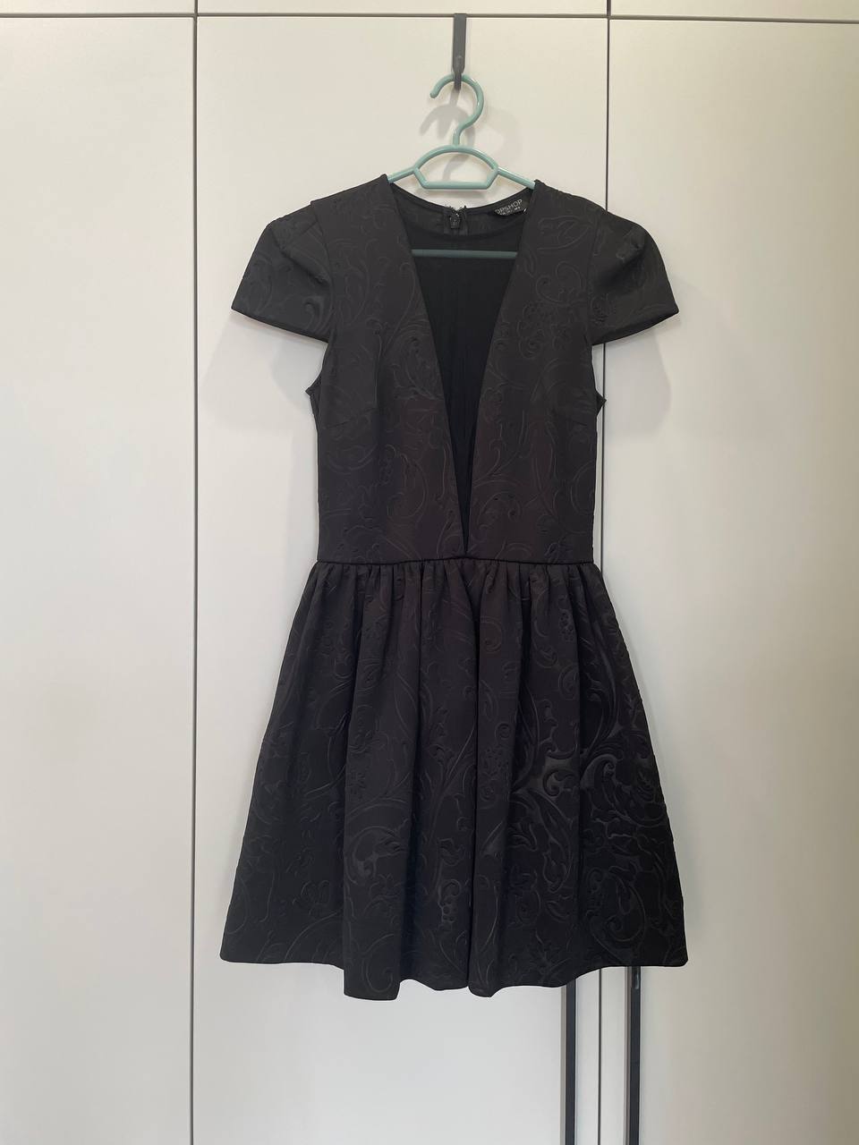 Чёрное платье Topshop с прозрачной вставкой
