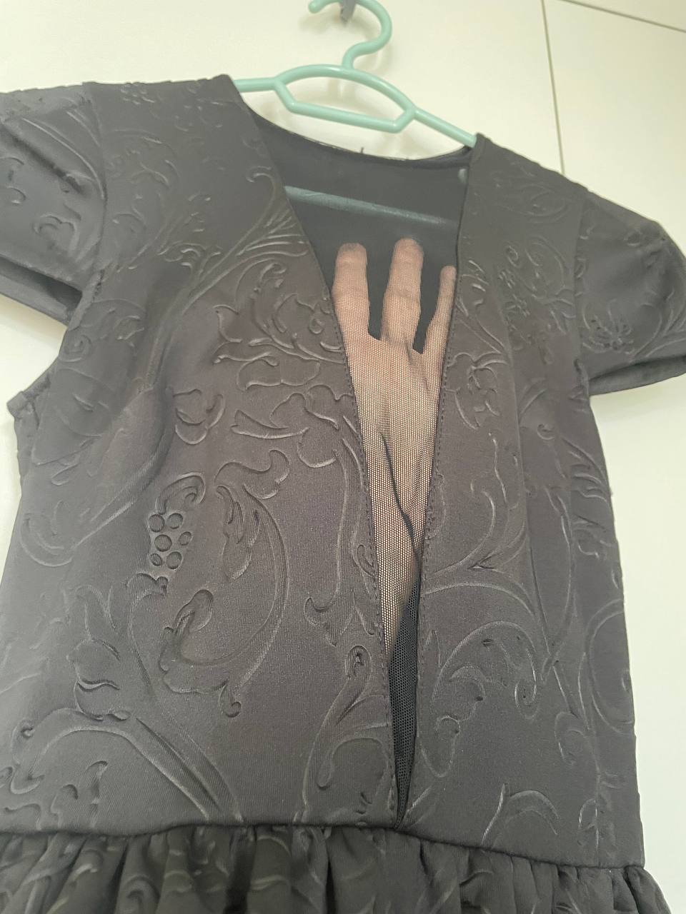 Чёрное платье Topshop с прозрачной вставкой